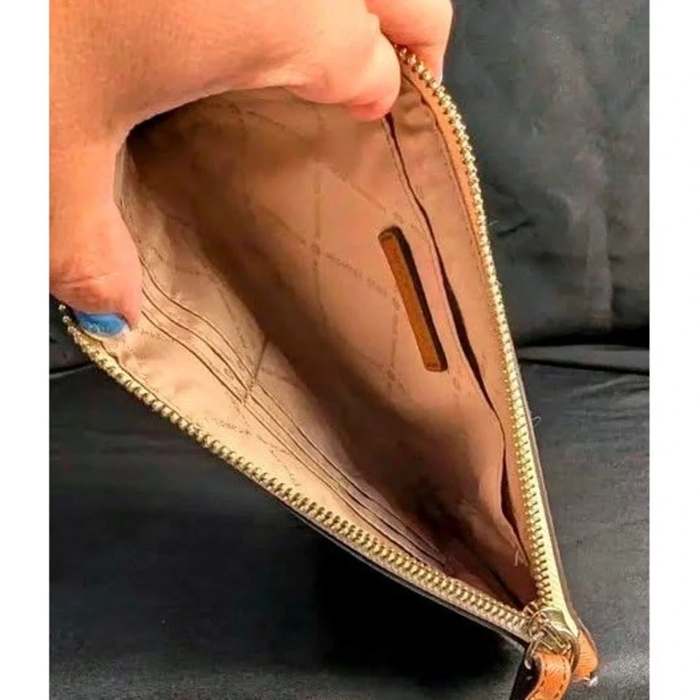 Michael Kors ~Jet Set Travel Medium Top Zip Wristlet ~ Vanilla Logo Stripe Acorn